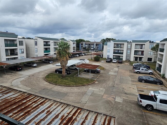Building Photo - 2816 S Bartell Dr
