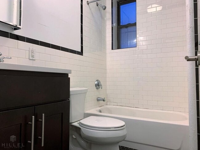 Building Photo - 2 bedroom in ASTORIA NY 11105