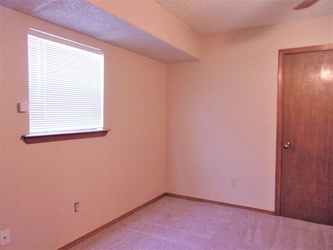 Building Photo - TJ 12 - FFG 8911 8913