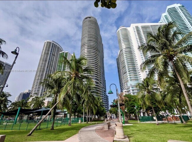 Building Photo - 2000 N Bayshore Dr