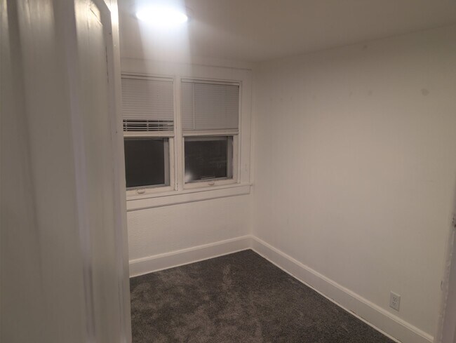 Building Photo - 1068 W Washington St