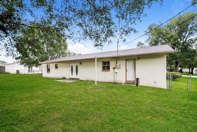 Building Photo - 3412 Groveview Dr