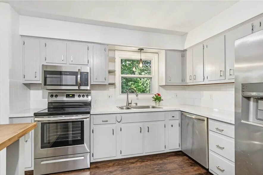 Building Photo - 244 Atterbury Blvd
