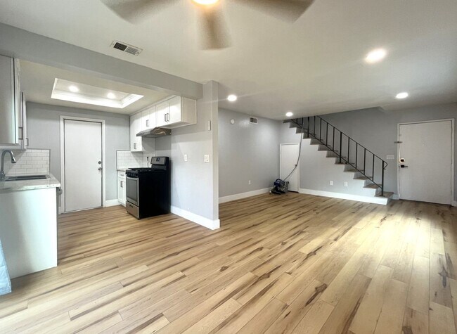Building Photo - 1708 E Fairfield Ct