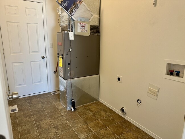 Building Photo - 10113 W Barberry Ave