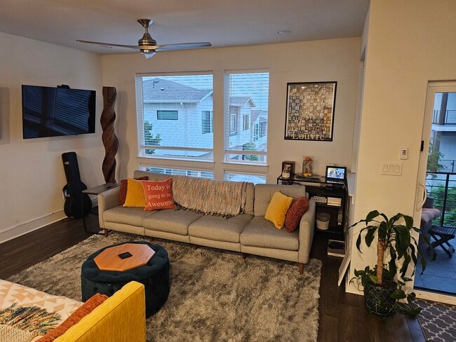 large front windows w/ view - 2050 Lohmans Spur Rd