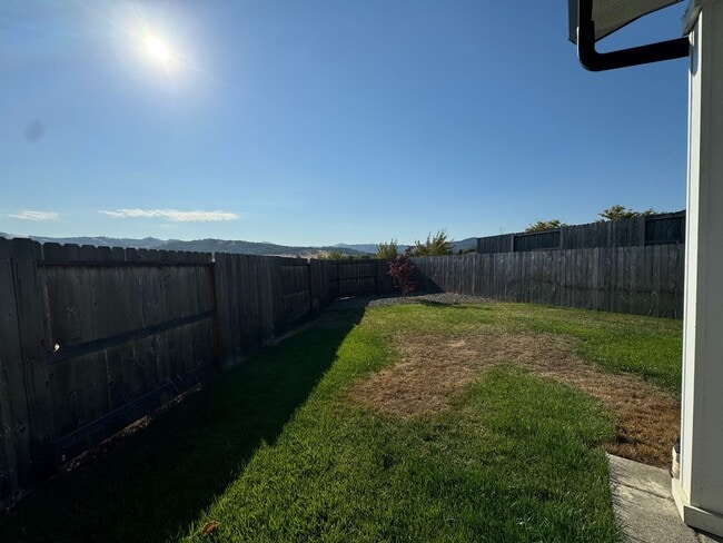 Building Photo - Beautiful 3 Bedroom 2 Story Home in Cul de...