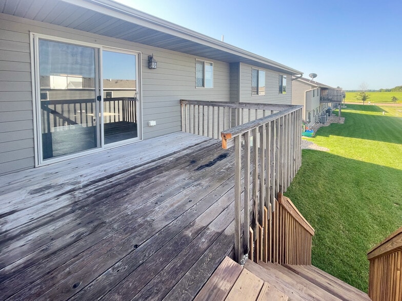 Building Photo - 320 Vernon Dr