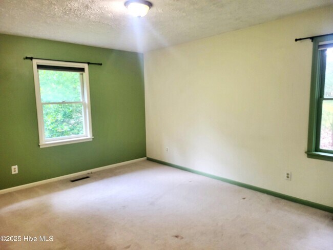 Building Photo - 316 Stornoway Dr