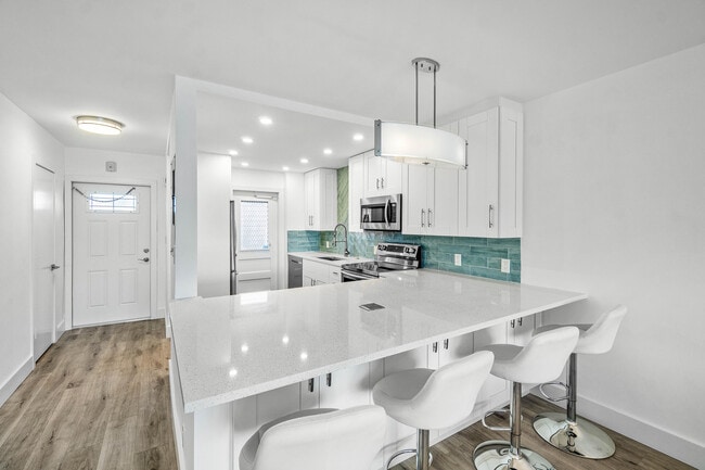 Building Photo - 698 NE Spanish River Blvd