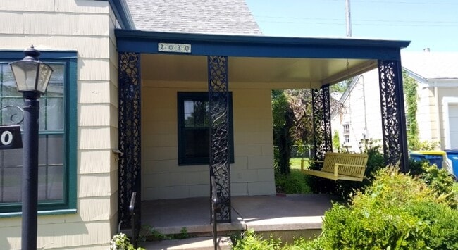 Building Photo - 2030 W Admiral Ave