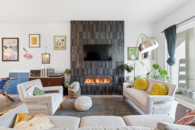 Building Photo - 2272 Old Rail Wy