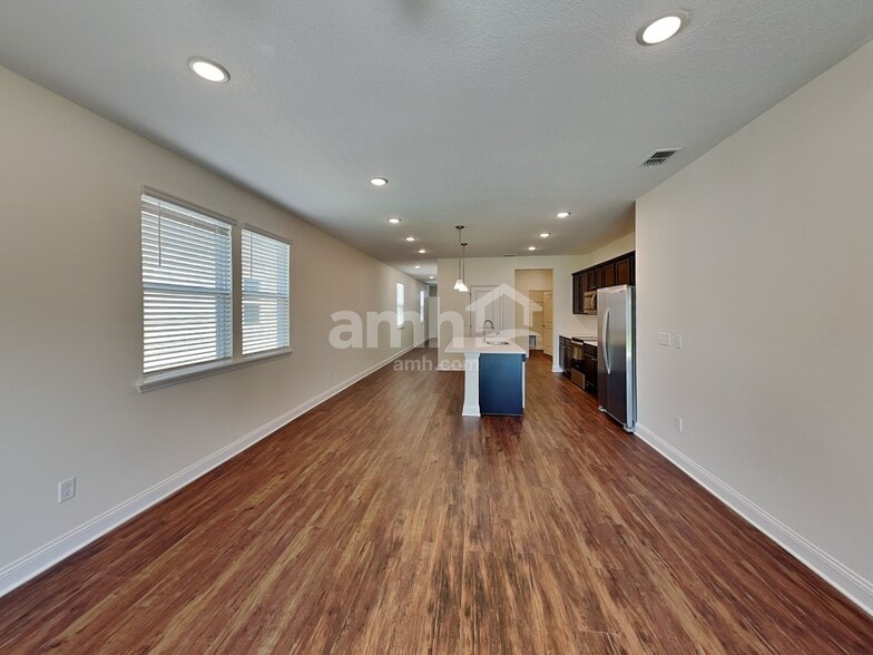 Building Photo - 33 Elcano Ln