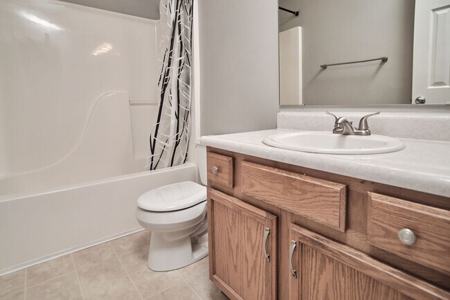 Building Photo - For Rent-4BDRM, 2.5BA Home in Ashwood