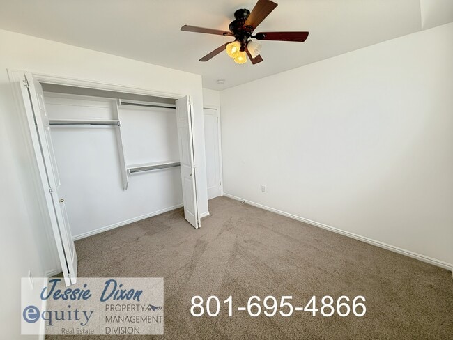 Building Photo - 108 W Oaks Dr