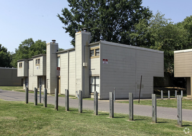 Primary Photo - Peppertree Apartments