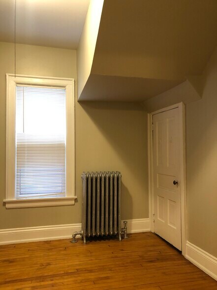 Building Photo - 2539 S Graham St