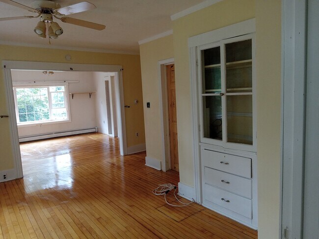 Building Photo - 137 Grafton St