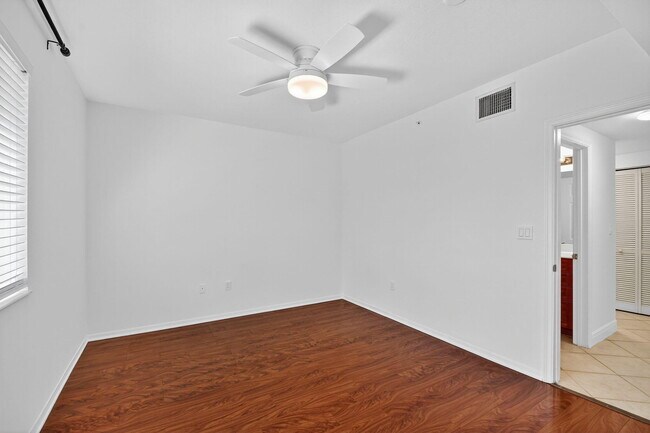 Building Photo - 6511 Emerald Dunes Dr