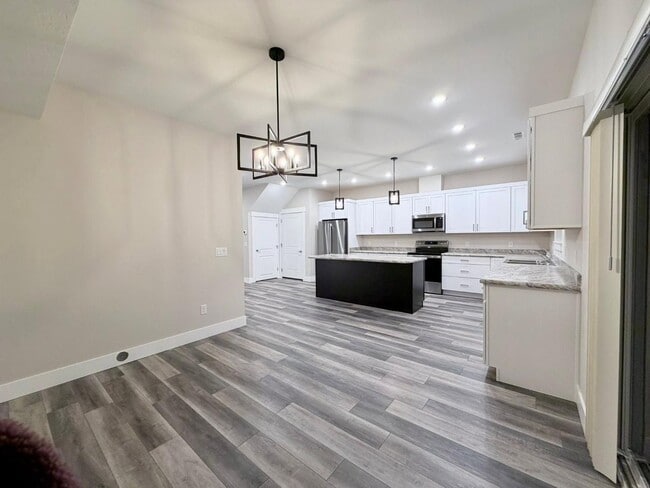 Building Photo - 7212 Shaver Dr