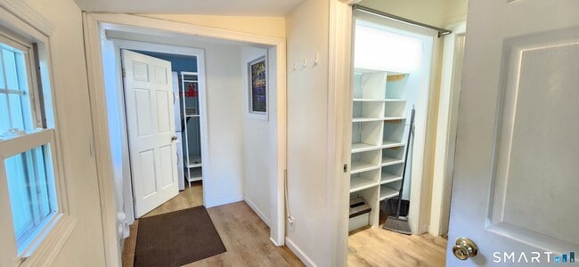 Building Photo - 1555 Byam Rd