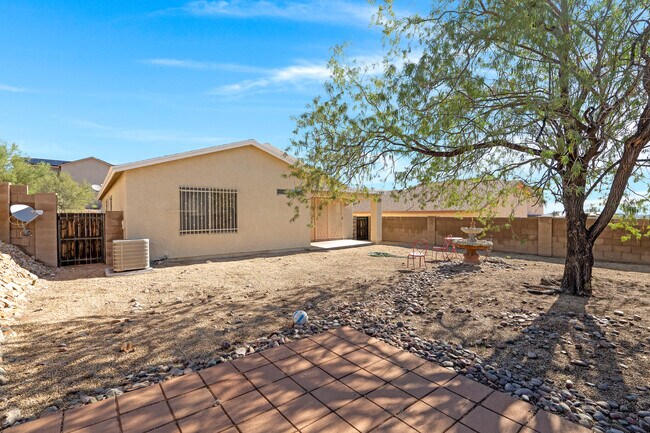 Building Photo - 3721 W Avenida Fria