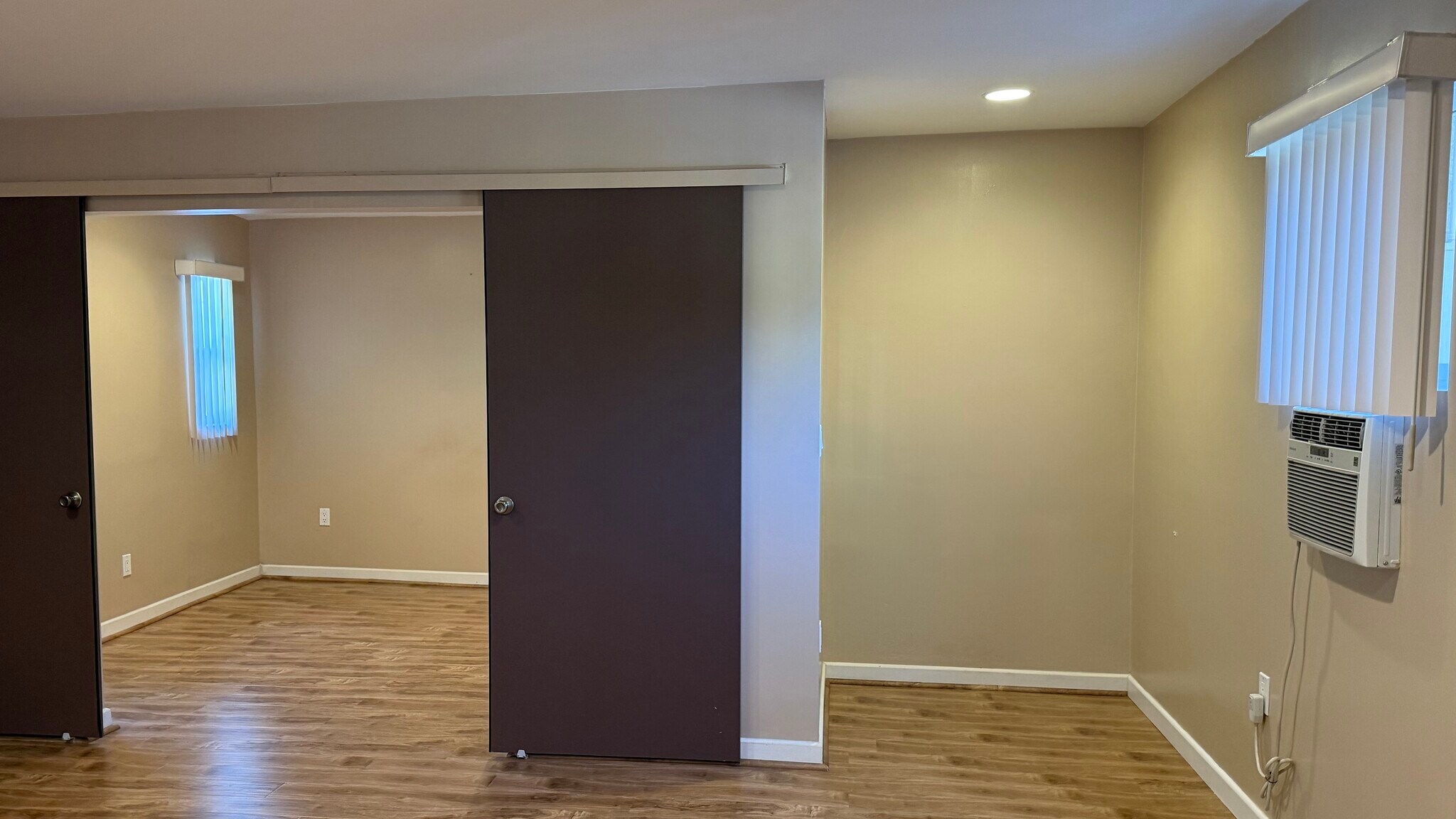 Building Photo - 596 S Mentor Ave