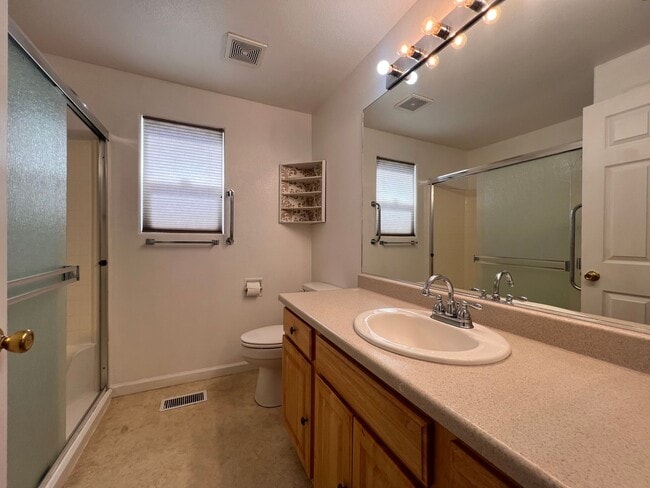 Building Photo - Quaint 3 Bedroom Fernley Home