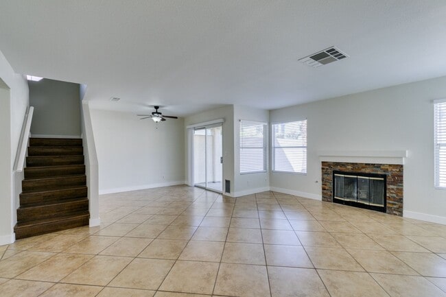 Building Photo - Charming 3 bedroom, 2.5 bathroom home near Summerlin