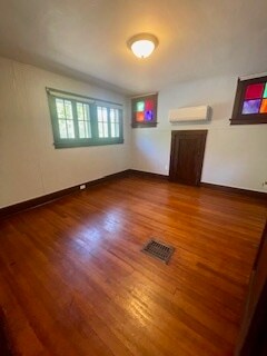 Bedroom - 32 Majestic Ave