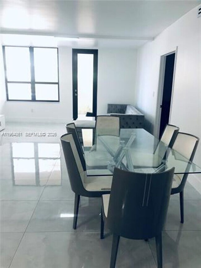 Building Photo - 10185 Collins Ave