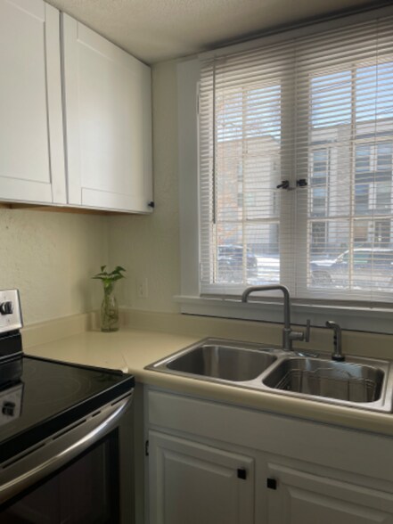 Building Photo - 408 Harrison St