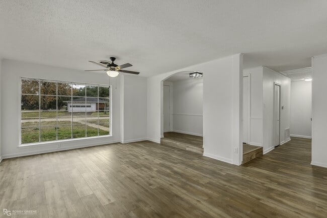 Building Photo - 2425 Belmont Blvd