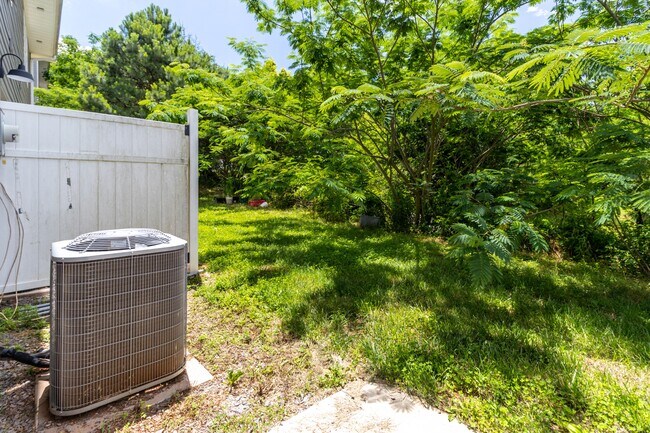 Building Photo - 931 Warrior Hill Dr