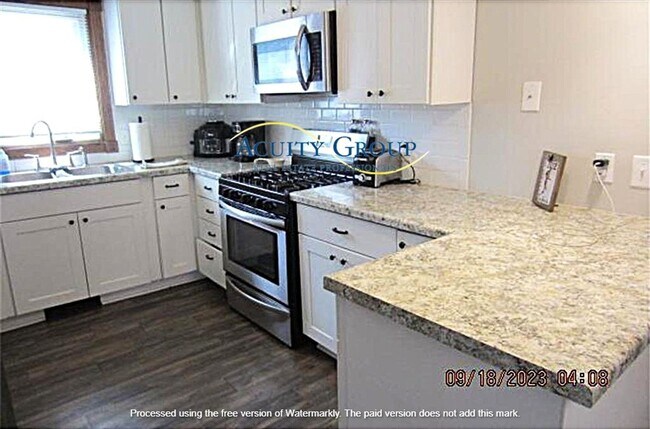 Building Photo - 4 Bedroom, 2,5 bath Duplex