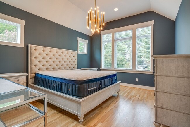 Building Photo - Partially Furnished Beauty