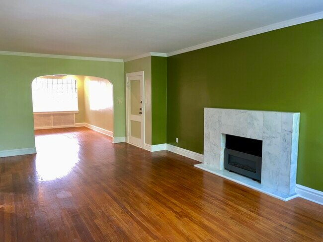 Building Photo - 148 N Austin Blvd