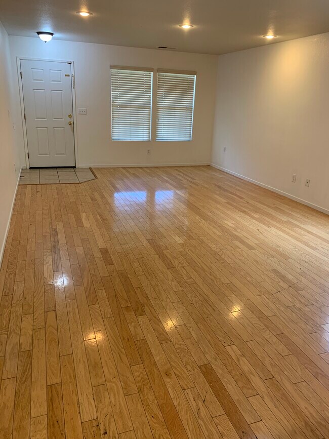 Building Photo - 1118 Solstice Ave