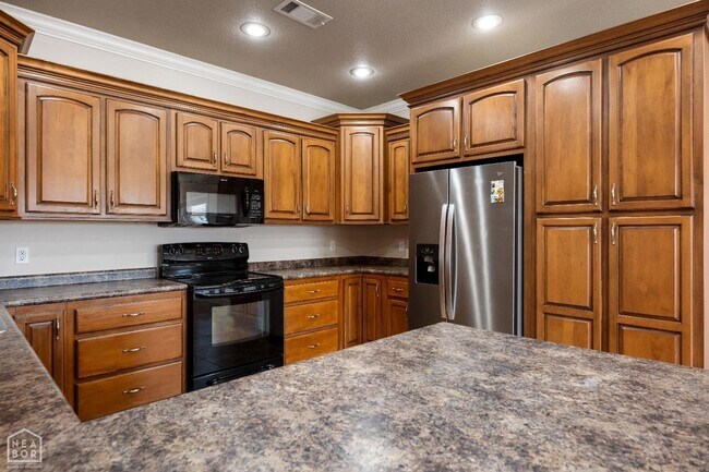Building Photo - 4801 Lochmoor Cir