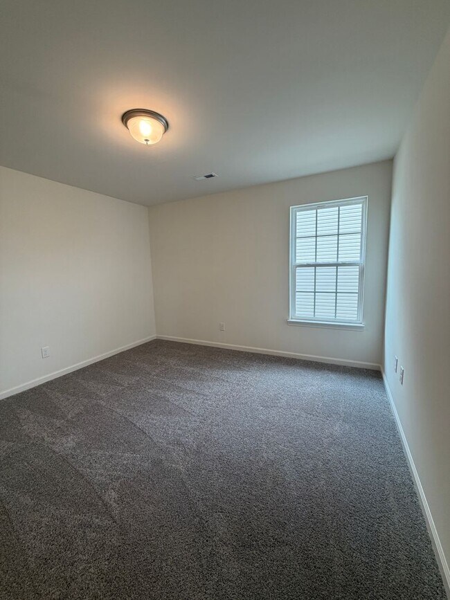Building Photo - 836 Halford Pl