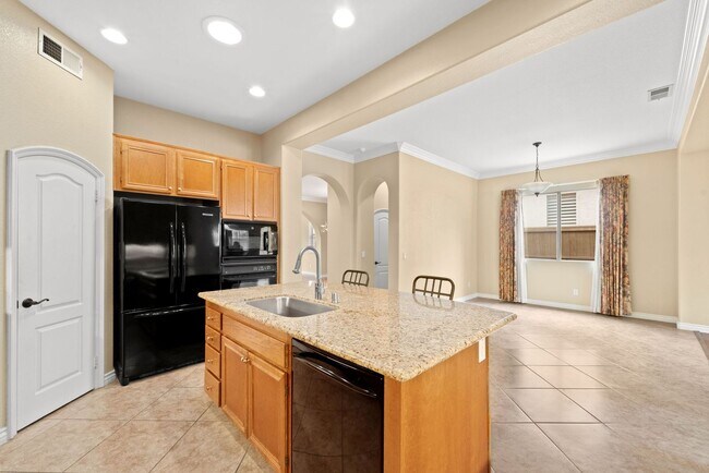 Building Photo - Beautiful & Spacious Single Level Eastlake...