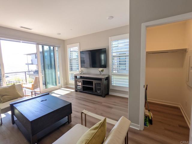 Building Photo - 2950 Via Alta Pl