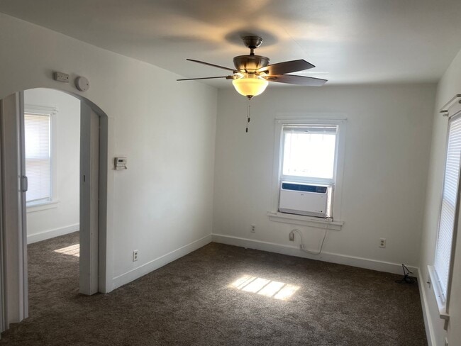 Building Photo - Welcome to this charming 1 bedroom, 1 bath...