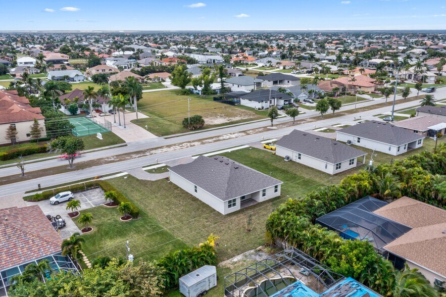 Building Photo - 1903 Cape Coral Pky W