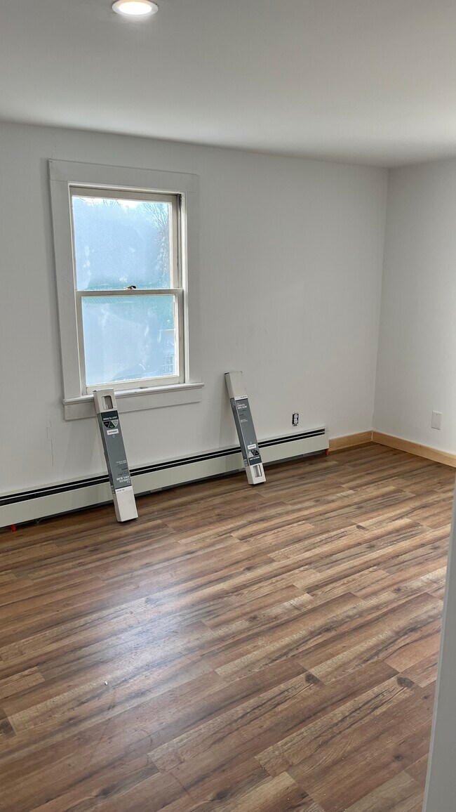 Building Photo - 257 Main St