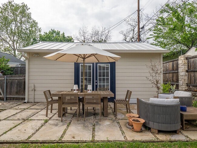 Building Photo - 1026 E 44th St