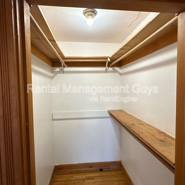 Building Photo - 2647 Girard Ave S