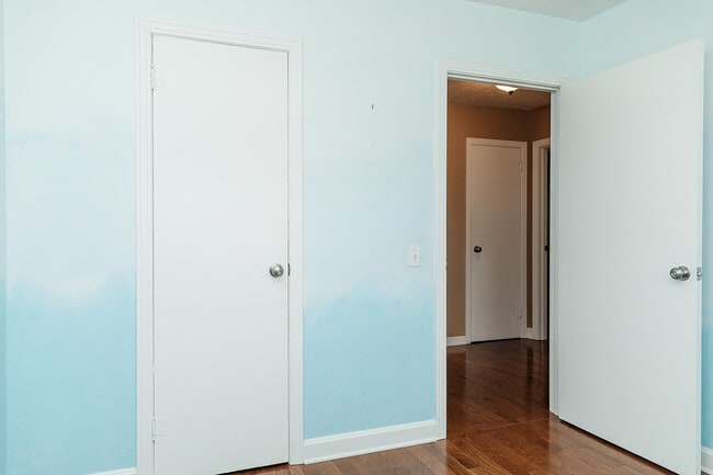 Building Photo - 801 Sunny Ln