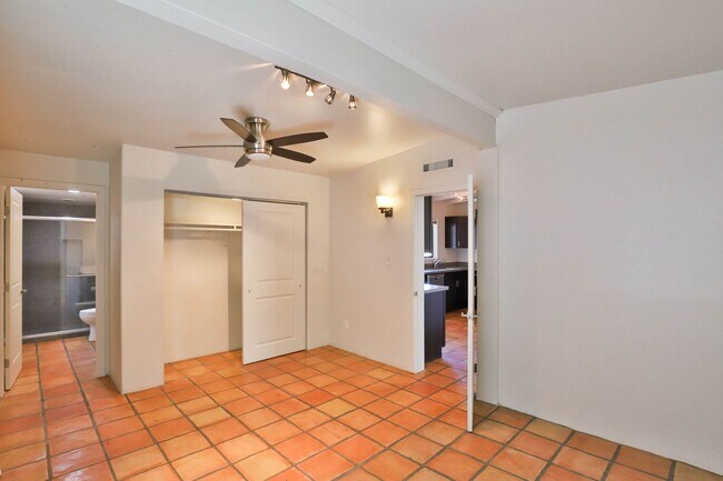 Building Photo - 3 Bedroom + den with pool