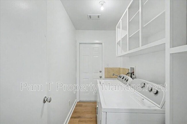 Building Photo - 106 Holcomb St